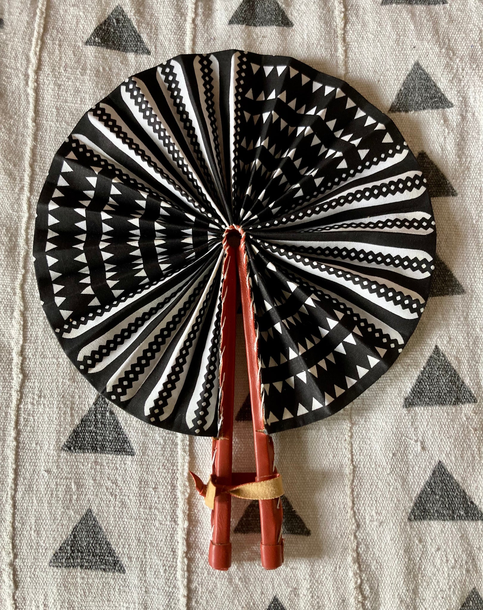 Folding Fan - Shades of Noir